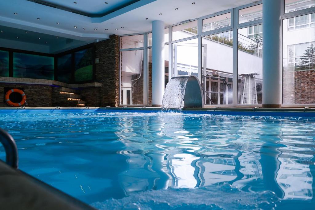 piscina - Hotel Carpathia Sinaia